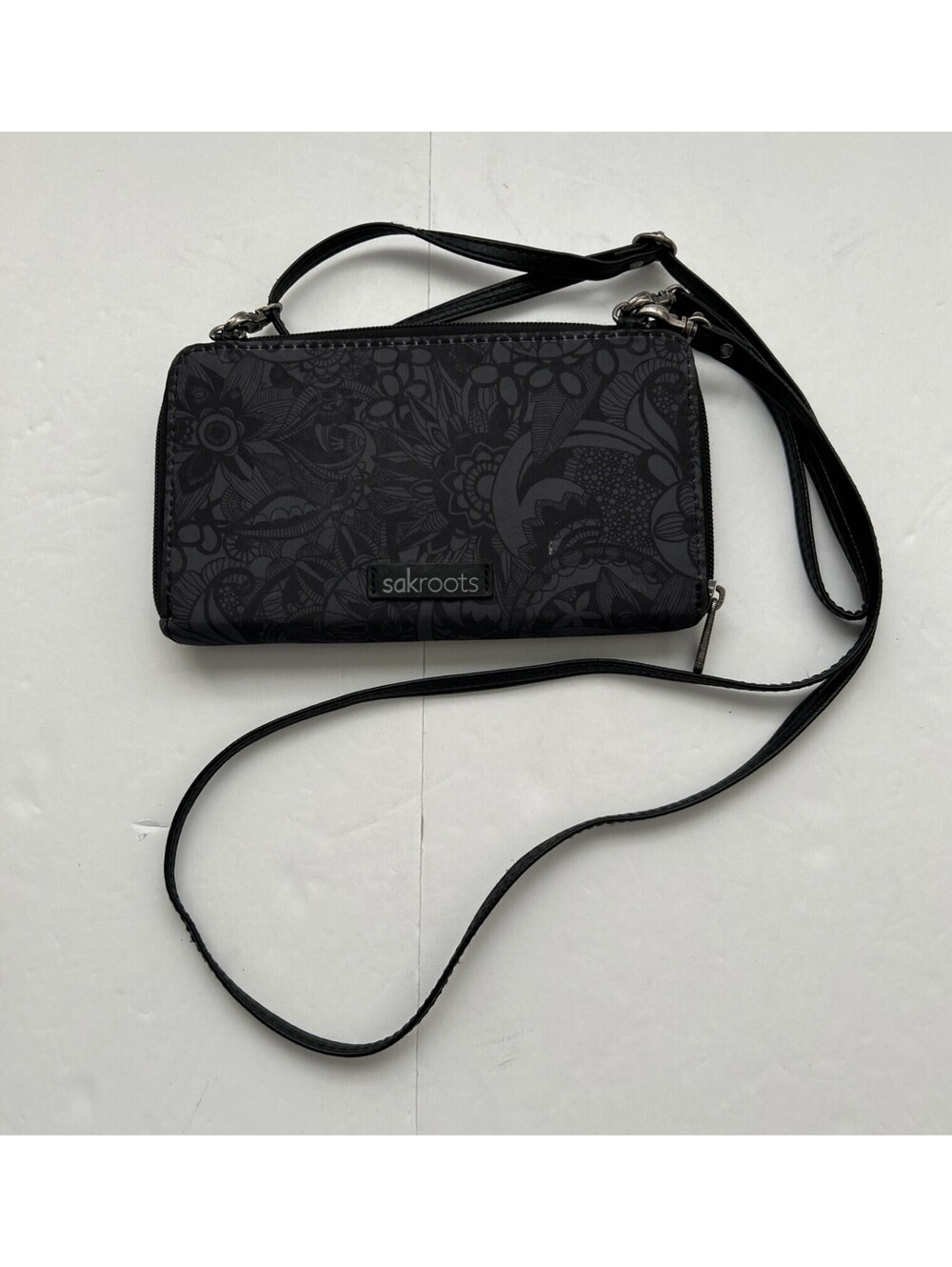 Sakroots Smartphone Crossbody Wristlet Wallet Black Spirit Desert Normcore